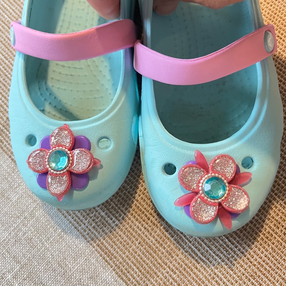 Crocs Girls Mary Jane Aqua Blue Pink Flower Charm Flats Size 11 Kids